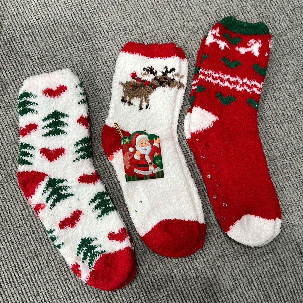 BRAND NEW 3 PAIRS OF CHRISTMAS 🎄 SOCKS